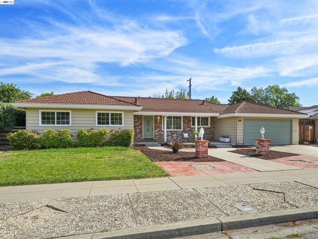 38660 Kimbro St, Fremont