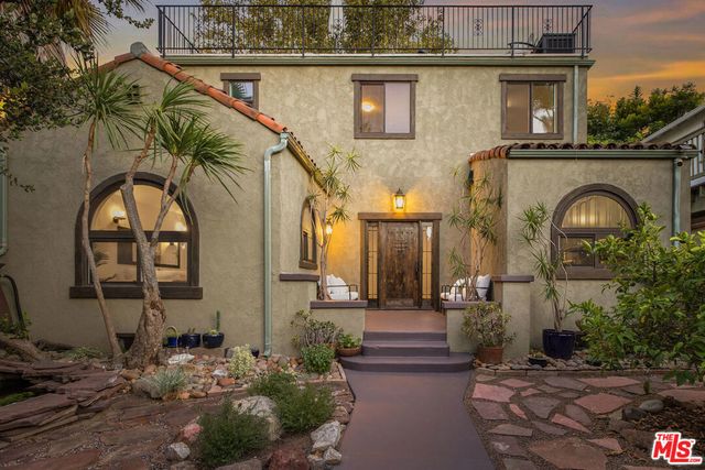 686 San Juan Avenue, Venice