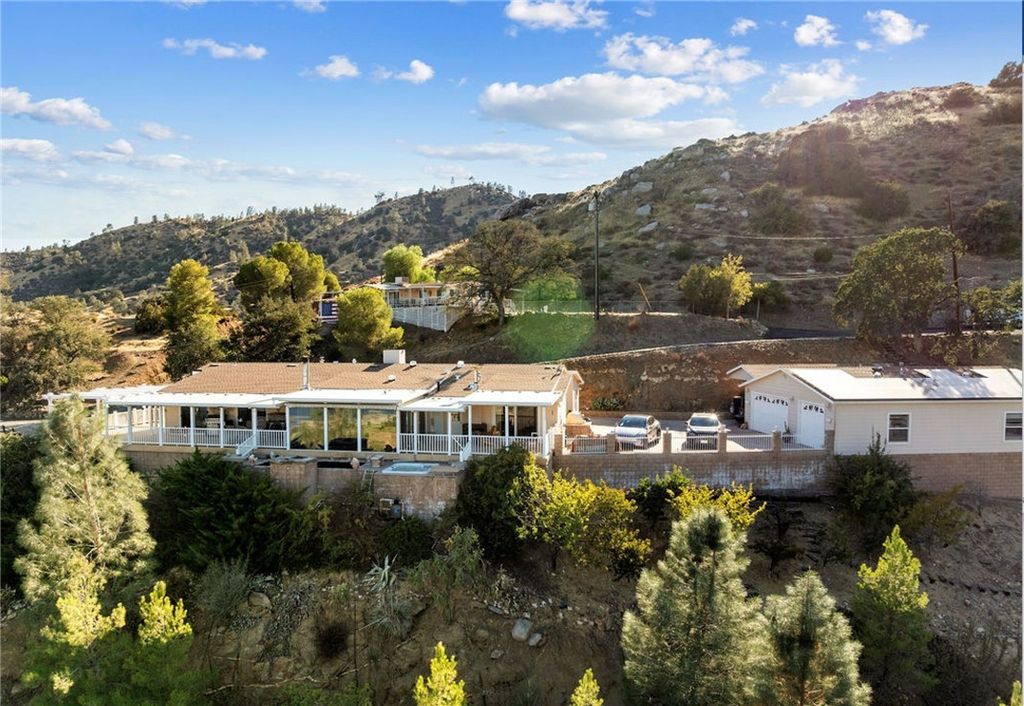 2 Deodar, Wofford Heights