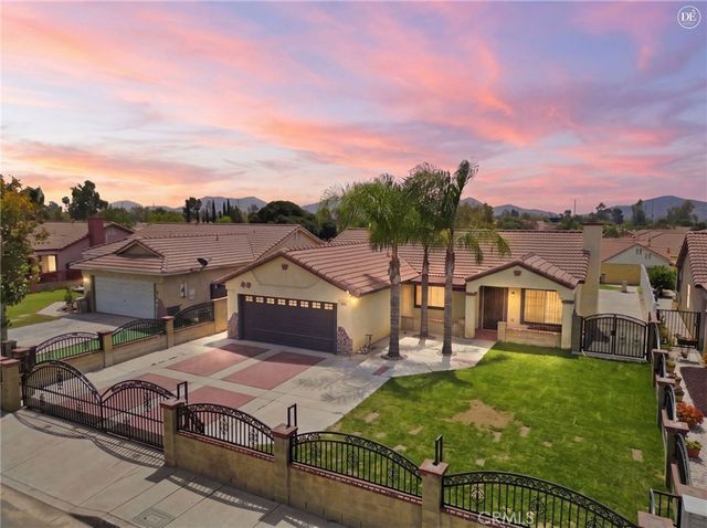 15363 Holly, Fontana