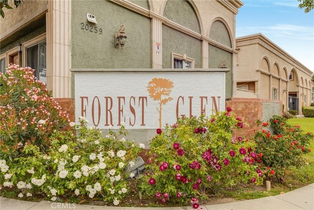 20214 Cohasset Street # 16, Winnetka