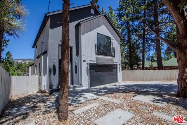 225 E Aeroplane Boulevard, Big Bear City