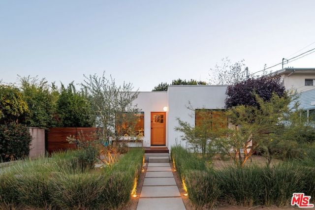 2013 Walnut Avenue, Los Angeles