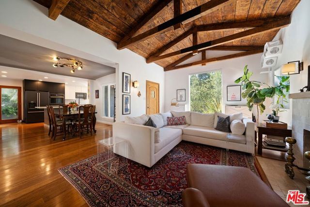 2817 Virginia Avenue, Santa Monica