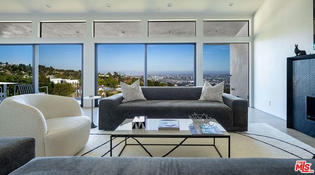 9336 Lloydcrest Drive, Beverly Hills