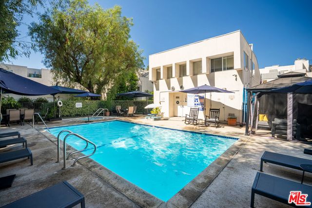 18411 Hatteras Street # 218, Los Angeles