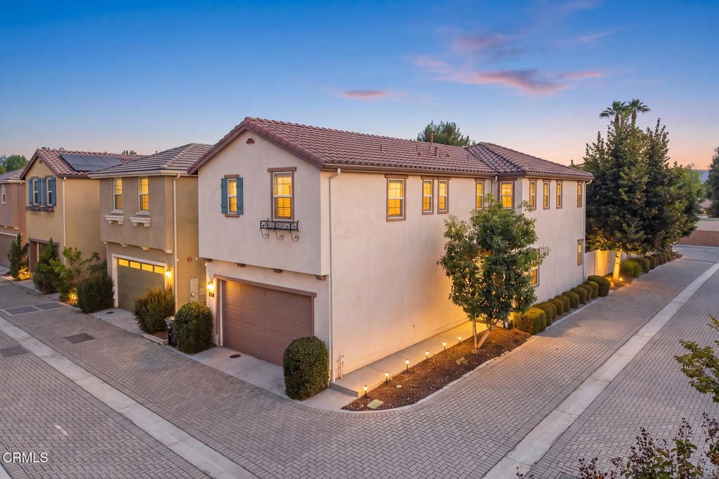 17326 Parque Vanowen Way, Lake Balboa