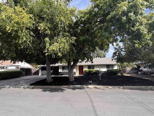 1580 Placer Dr, Concord