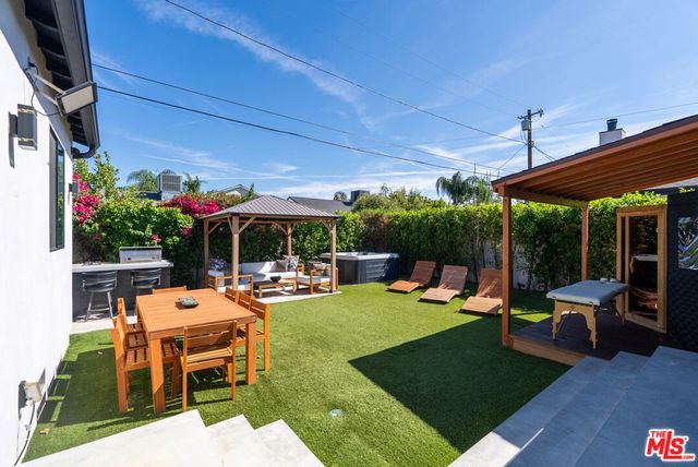 17723 Miranda Street, Encino