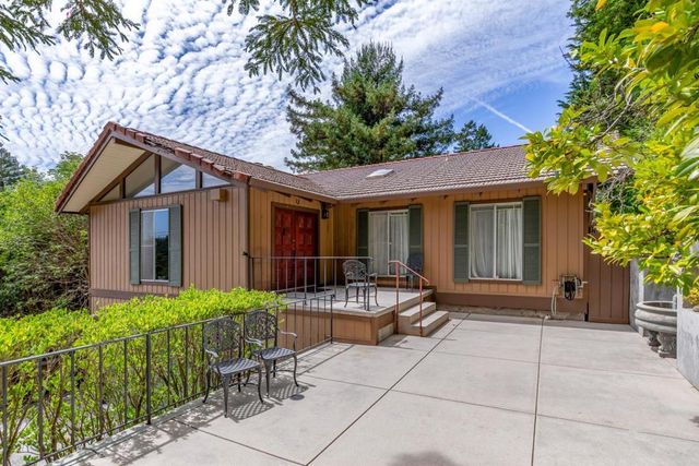 115 Forest View Road, Woodside