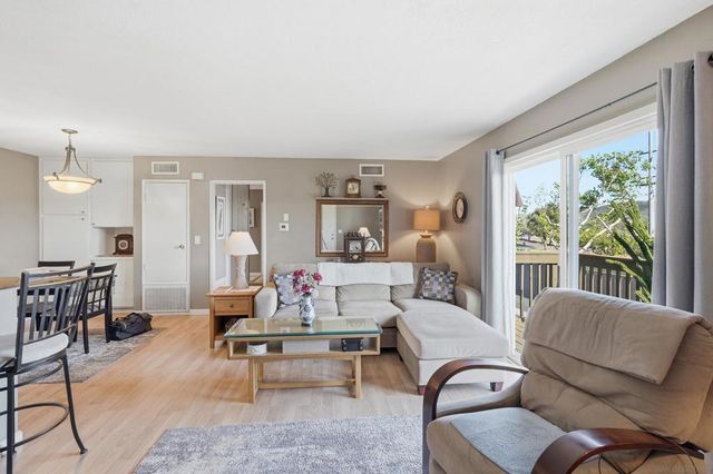 10357 Carefree, Santee