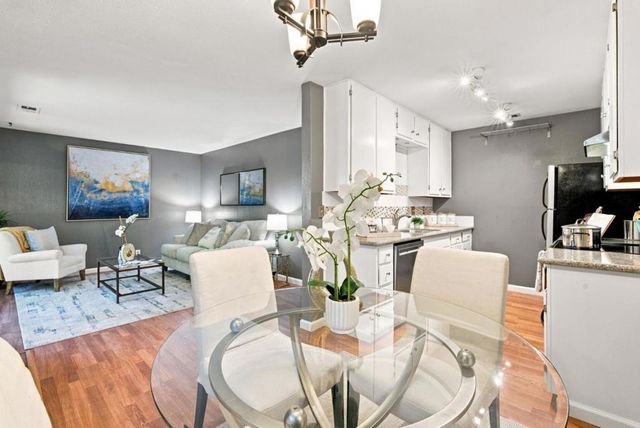 24 Emery Bay Drive, Emeryville