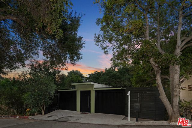 8867 Hollywood Hills Road, Los Angeles
