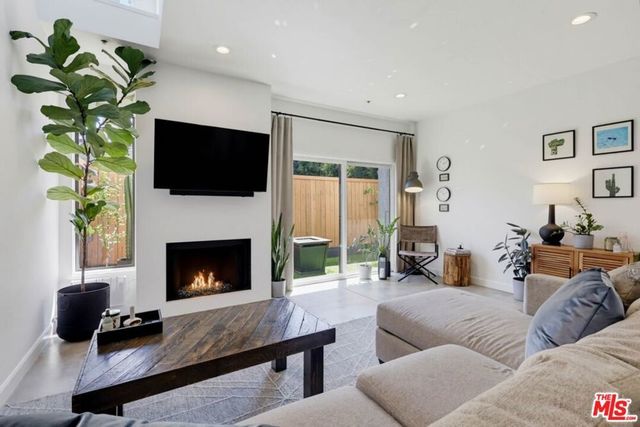 12752 Moorpark Street # 3, Los Angeles