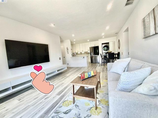 277 Hackamore Cmn, Fremont