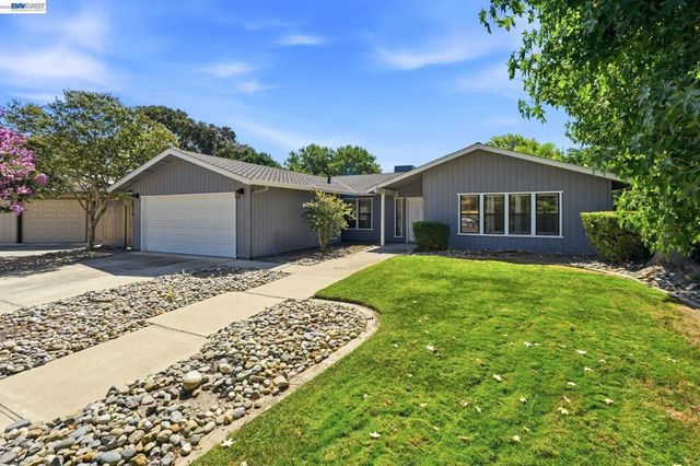 2870 Smoke Tree Cir, Stockton