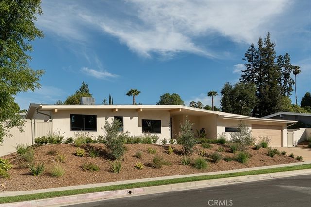 18840 La Amistad, Tarzana