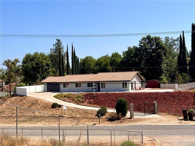15290 Golden Star Avenue, Riverside