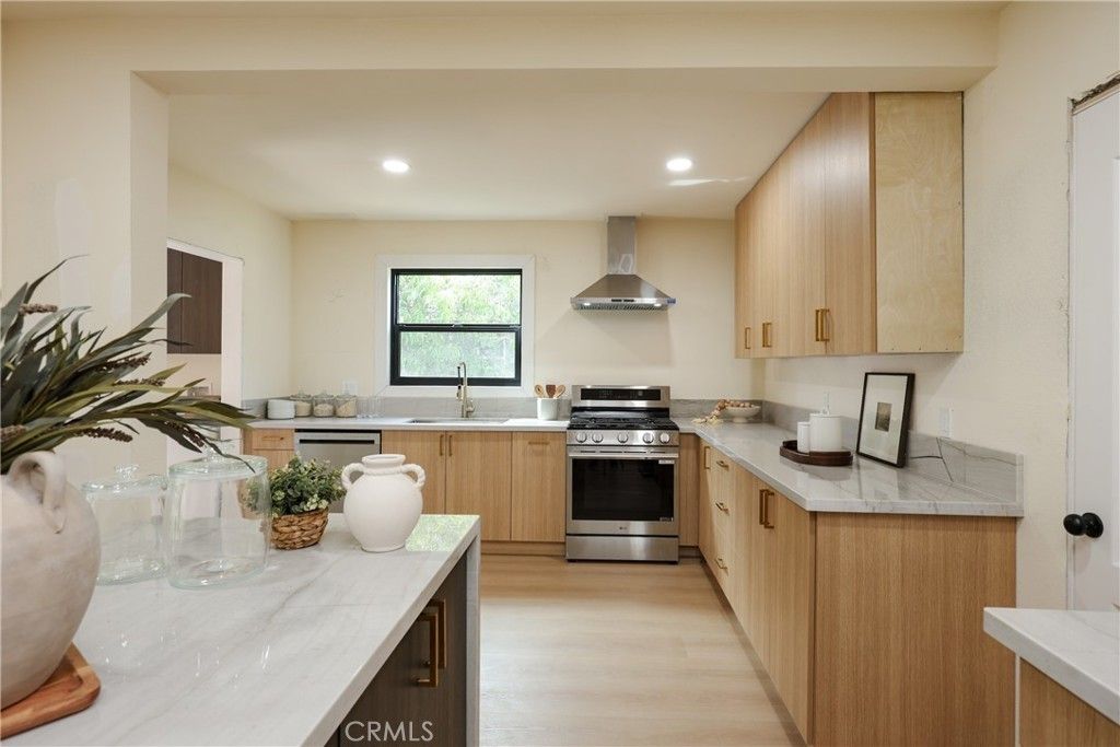 2409 N Hesperian Street, Santa Ana