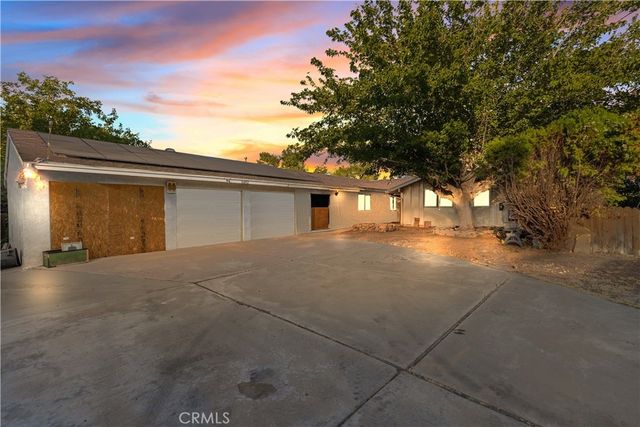 16092 Lakewood Place, Victorville