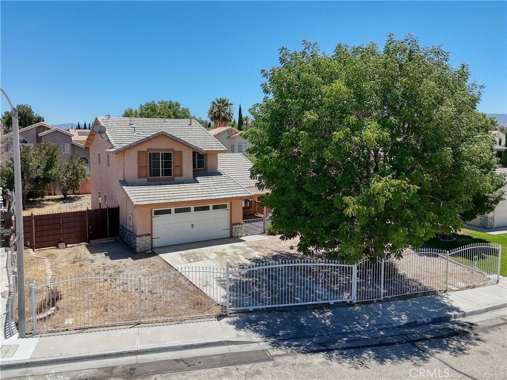 2614 W Newgrove Street, Lancaster