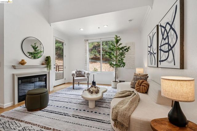 200 Caldecott Ln # 308, Oakland