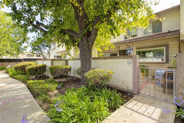 8330 Penfield # 11, Winnetka