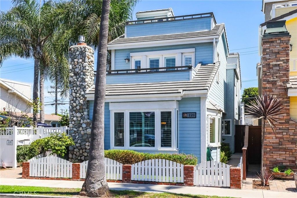 126 8th, Seal Beach