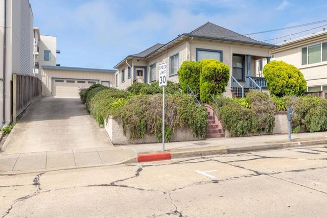 271 Foam Street, Monterey