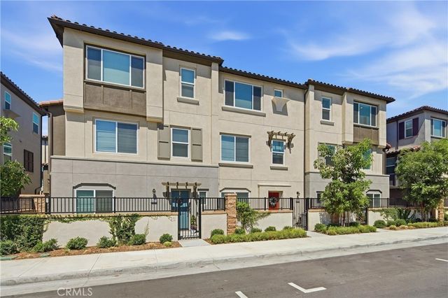 9334 Via Azul, Pico Rivera