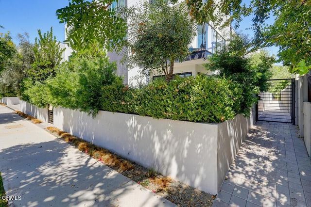 11618 Colfax Meadow Lane, Los Angeles