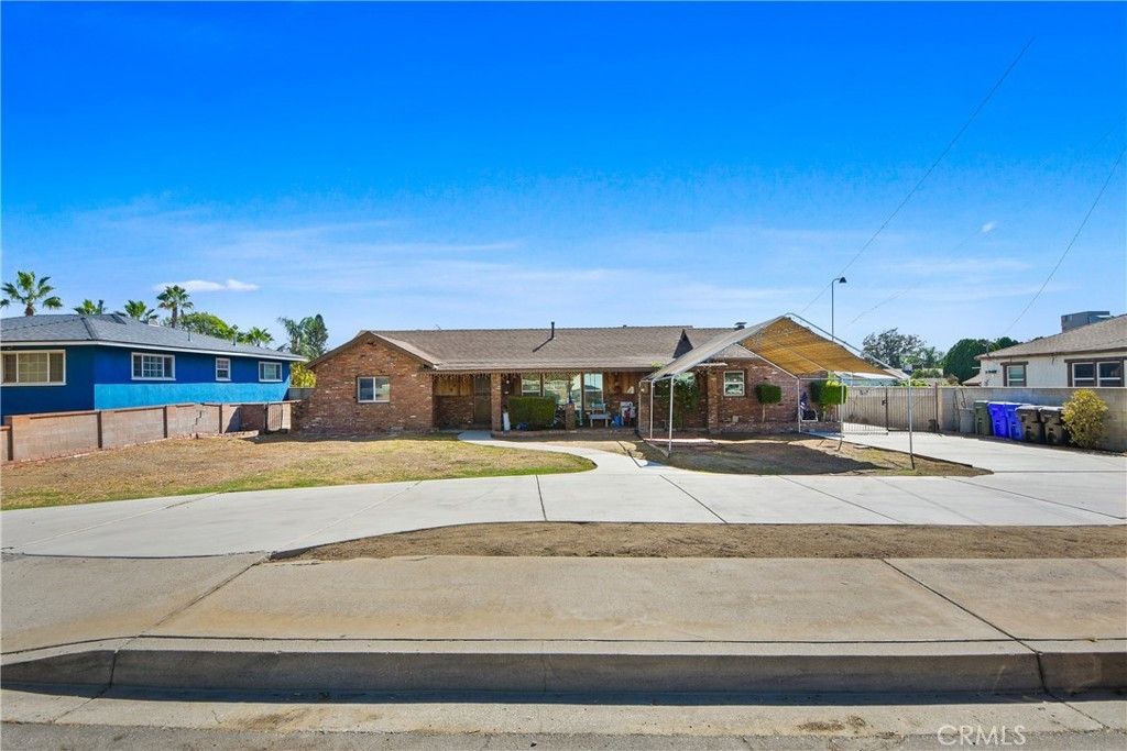 9475 Acacia, Fontana