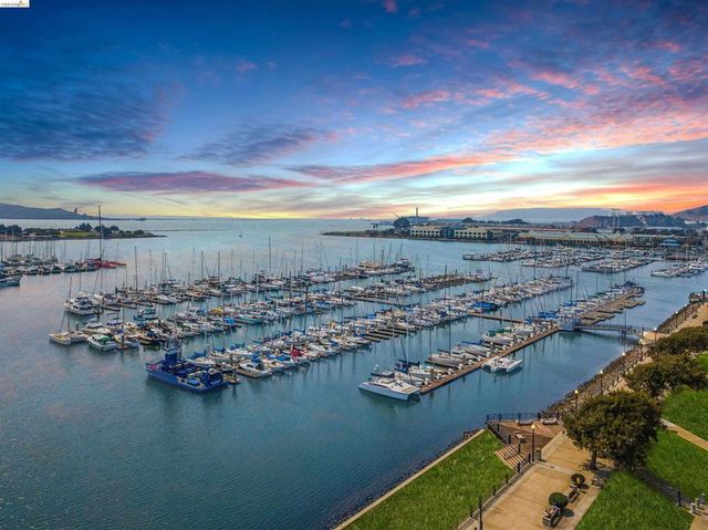 45 Schooner Ct, Richmond