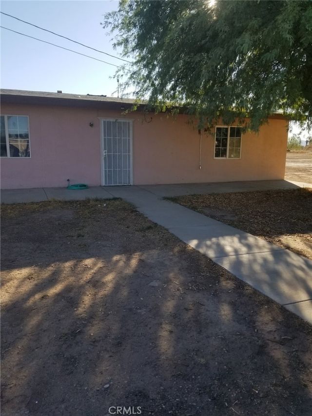 1266 E 14th, Blythe