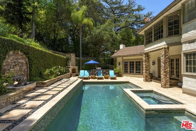 15938 Valley Vista Boulevard, Encino
