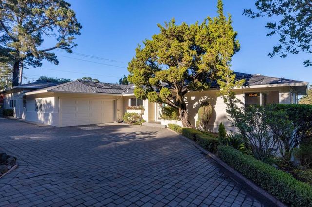 1548 Kingswood Drive, Hillsborough