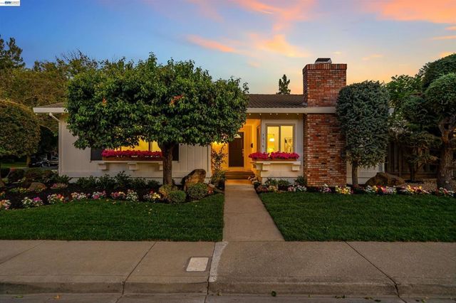 7516 Olive Dr, Pleasanton