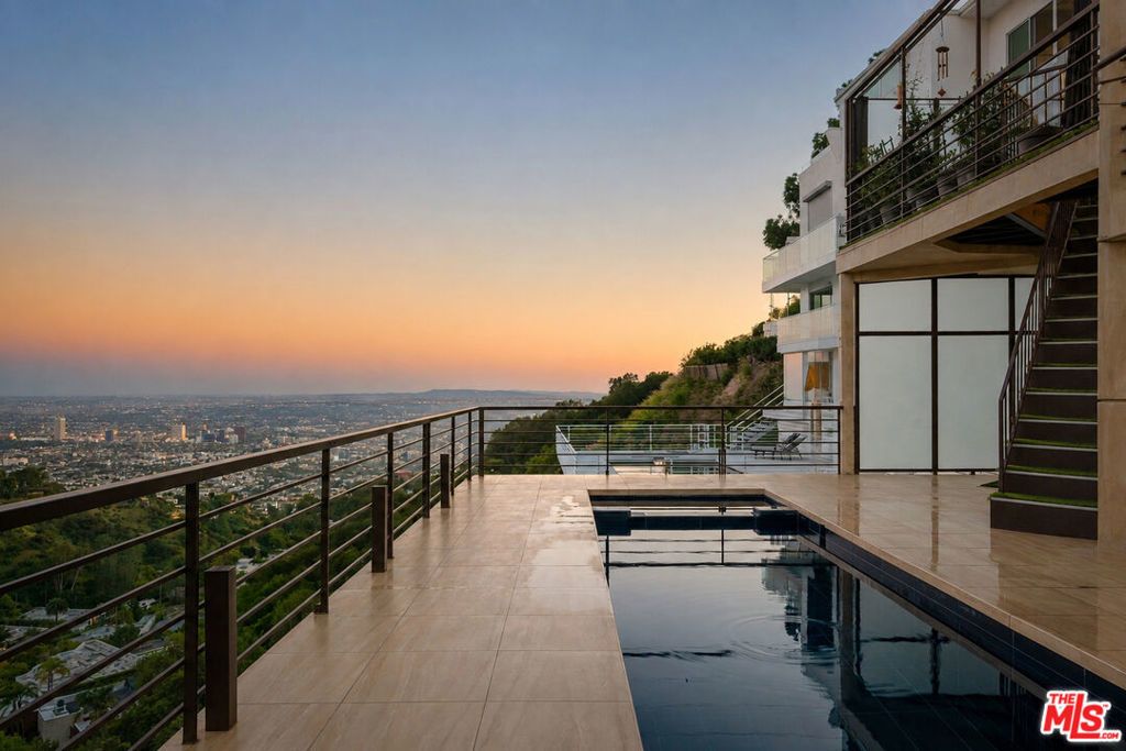 2189 Sunset Plaza Drive, Los Angeles