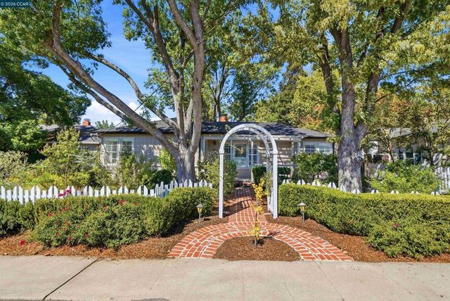 148 Roslyn Dr, Concord