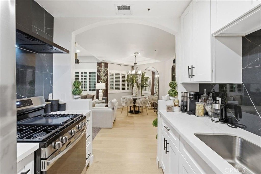 7236 Amigo # 101, Reseda