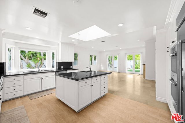 225 S Palm Drive, Beverly Hills