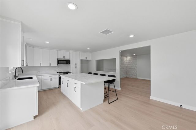 727 Brossard, Thousand Oaks