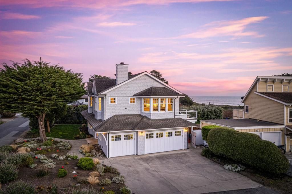2 Alameda Avenue, Half Moon Bay