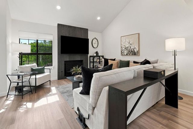 126 Avellino Circle, Palm Desert