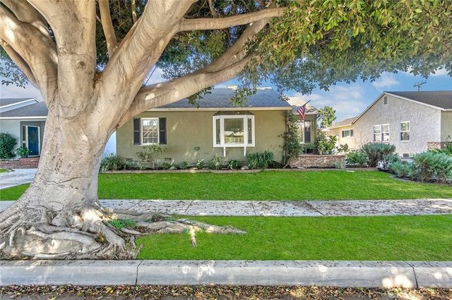 3502 Heather Road, Long Beach