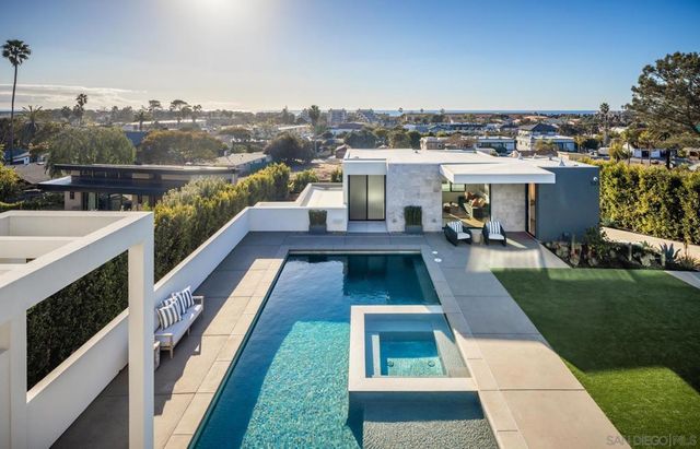 521 S Rios Ave, Solana Beach