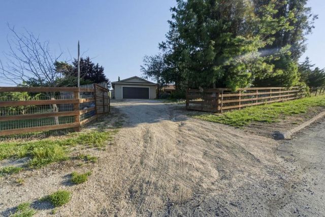375 Hitch, Hollister