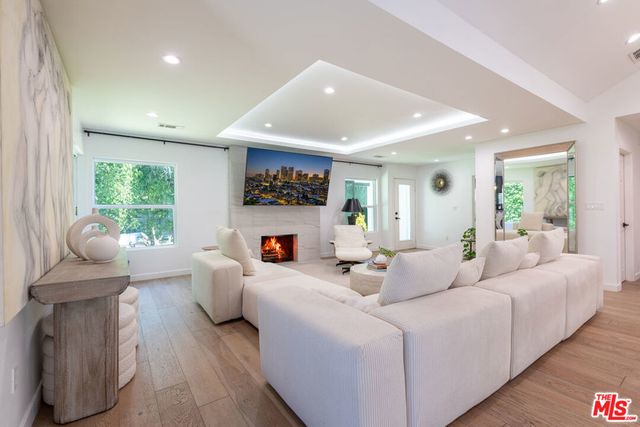 15710 Hartsook Street, Encino