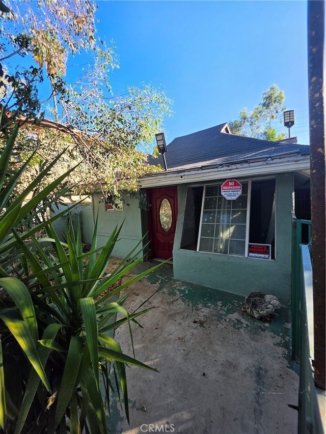 5925 Whitnall Highway, Los Angeles