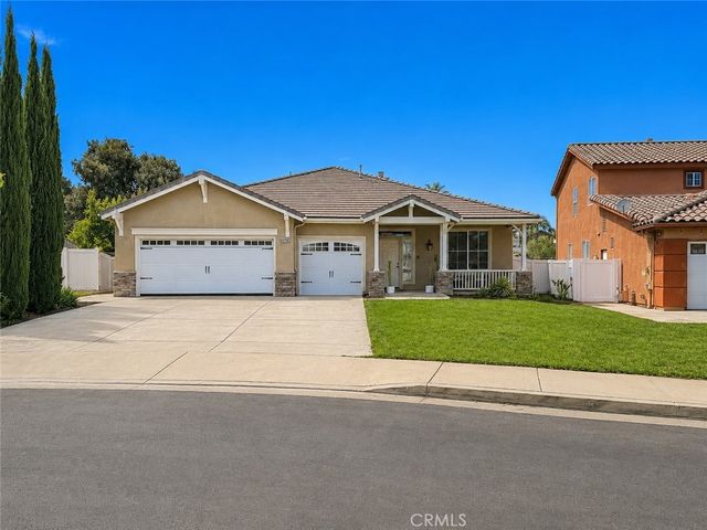 13810 Cheina Court, Corona